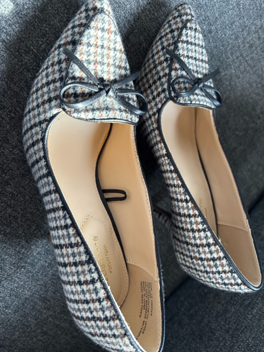 Liz Claiborne Plaid Pointed Toe heels with Bow 5.5